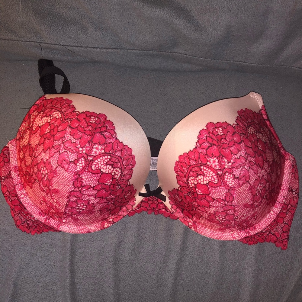 Beautiful Victoria’s Secret push up bra